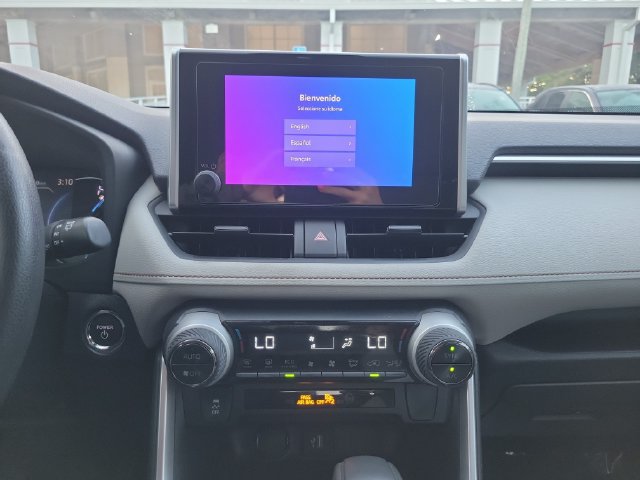 Used 2025 Toyota RAV4 XLE AWD/4WD image 19