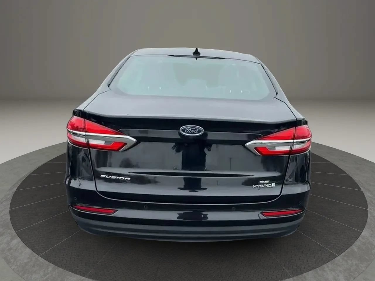 Used 2019 Ford Fusion SE FWD image 3
