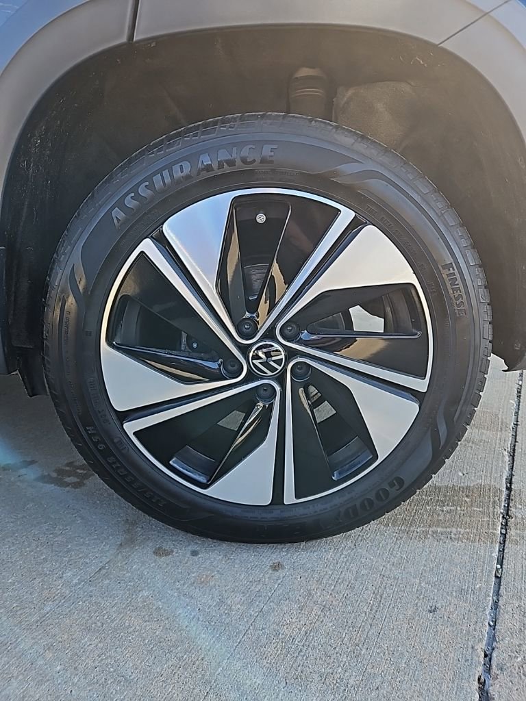 Used 2024 Volkswagen Taos SE image 9