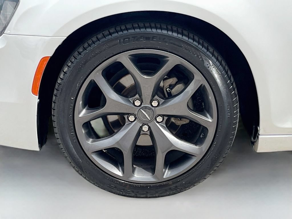 Used 2022 Chrysler 300 Touring w/ Sport Appearance Package RWD image 29
