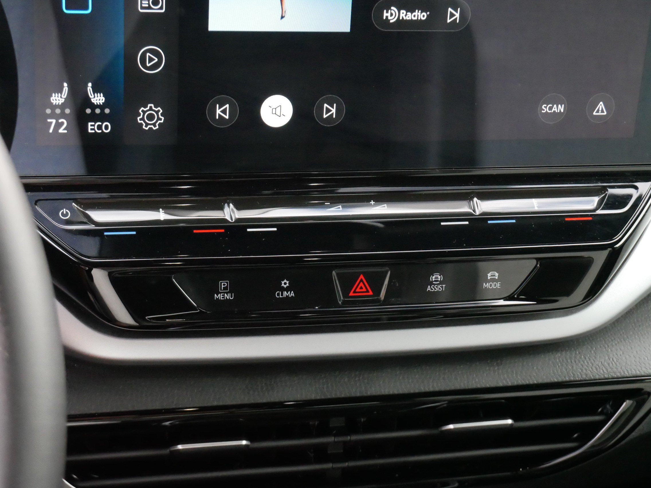 Certified 2023 Volkswagen ID.4 Pro AWD/4WD image 23