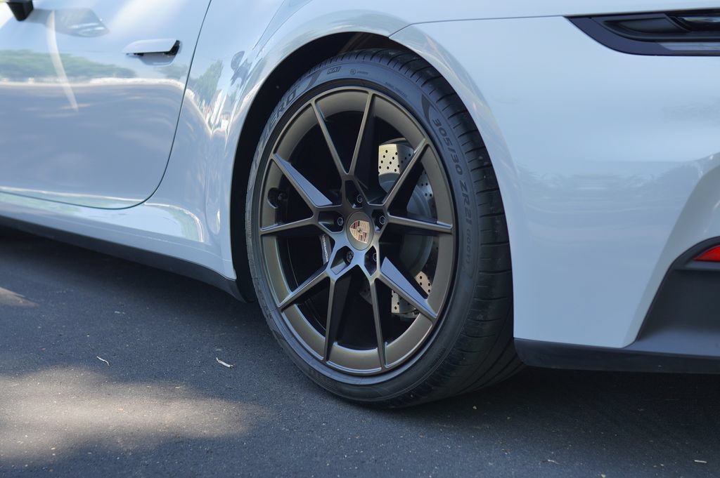Used 2025 Porsche 911 Carrera T RWD image 27