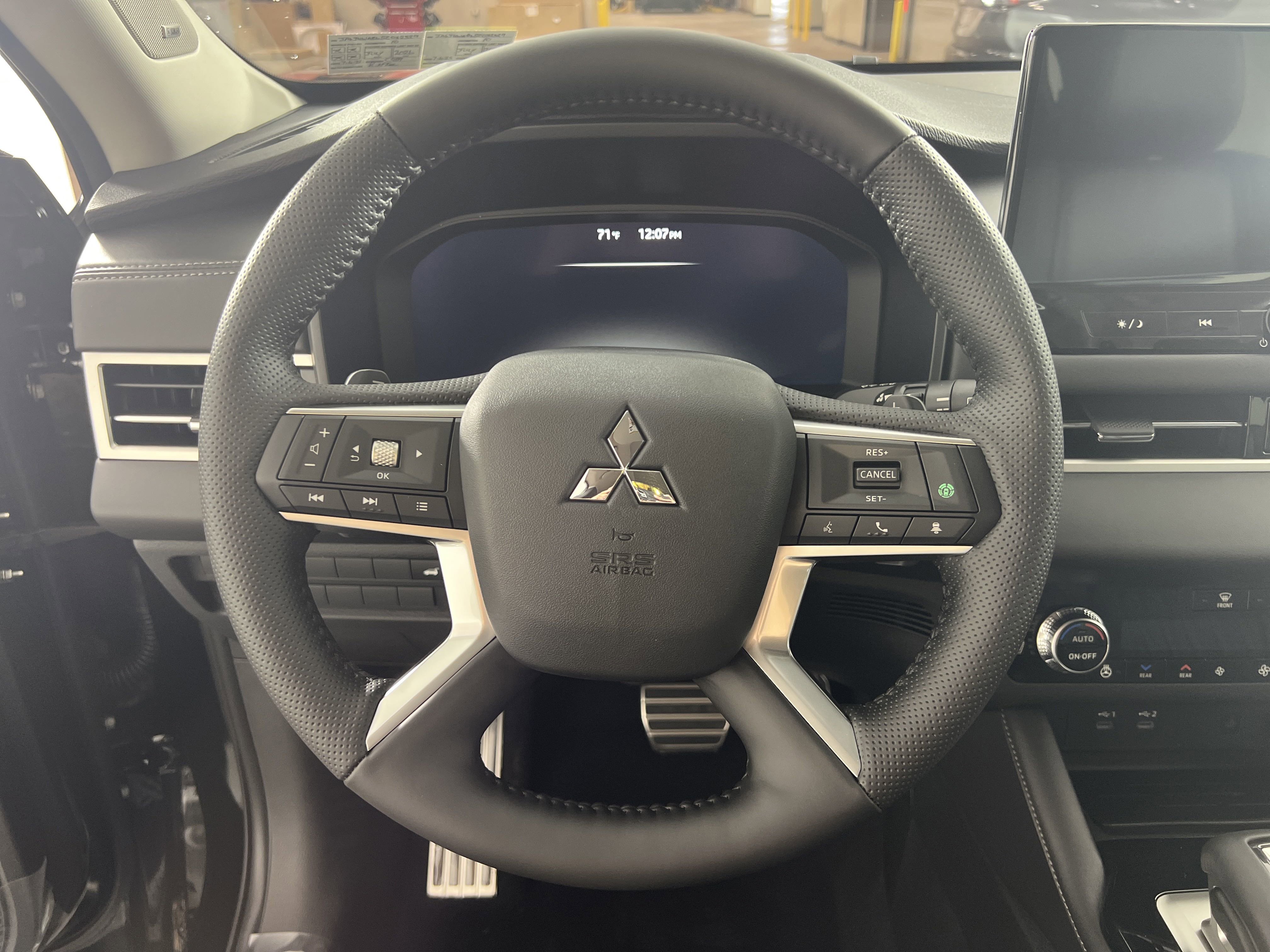 New 2025 Mitsubishi Outlander SEL image 17