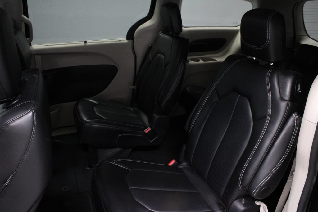Used 2024 Chrysler Pacifica Touring-L FWD image 20
