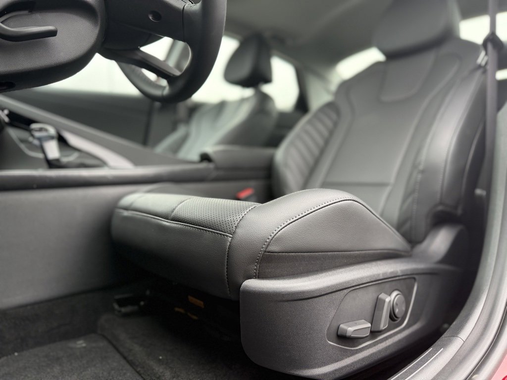 New 2025 Hyundai Elantra Limited image 35