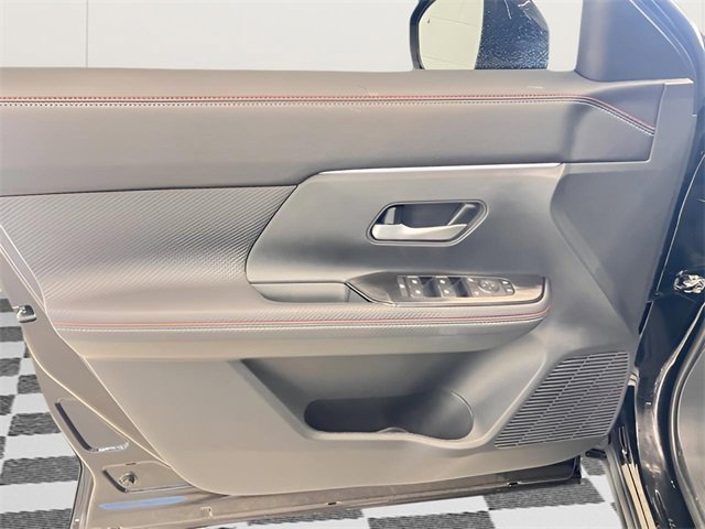 Used 2025 Nissan Kicks SR w/ SR Premium Package image 21