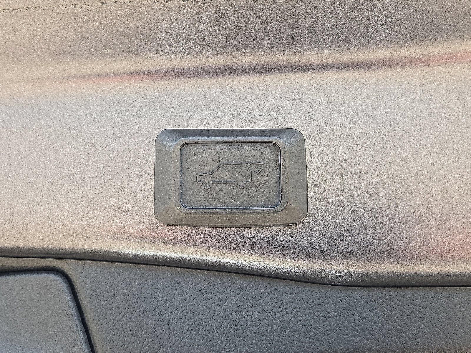 Used 2023 Toyota RAV4 XSE AWD/4WD image 17