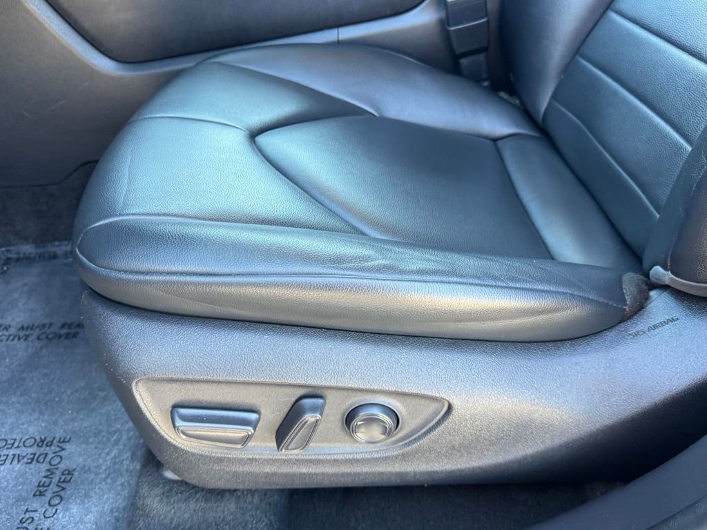 Used 2023 Toyota Highlander XLE AWD/4WD image 19
