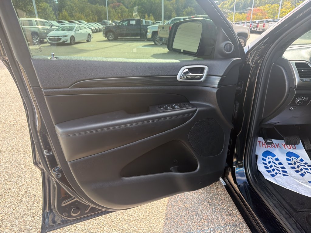 Used 2022 Jeep Grand Cherokee Laredo X AWD/4WD image 10