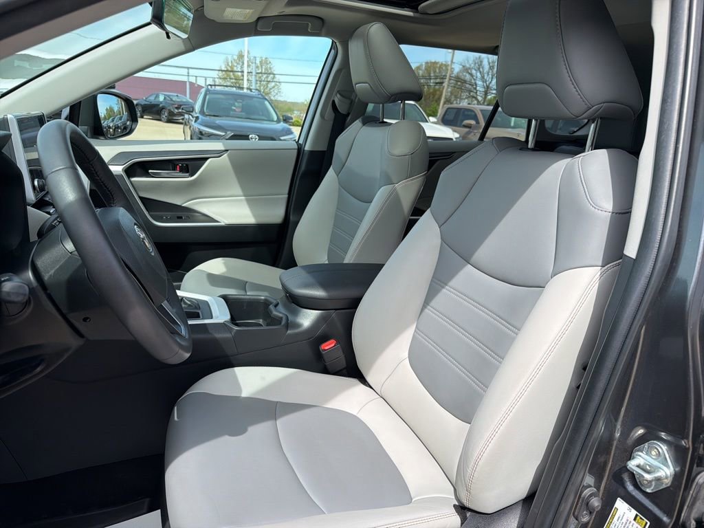 Used 2023 Toyota RAV4 XLE Premium AWD/4WD image 9