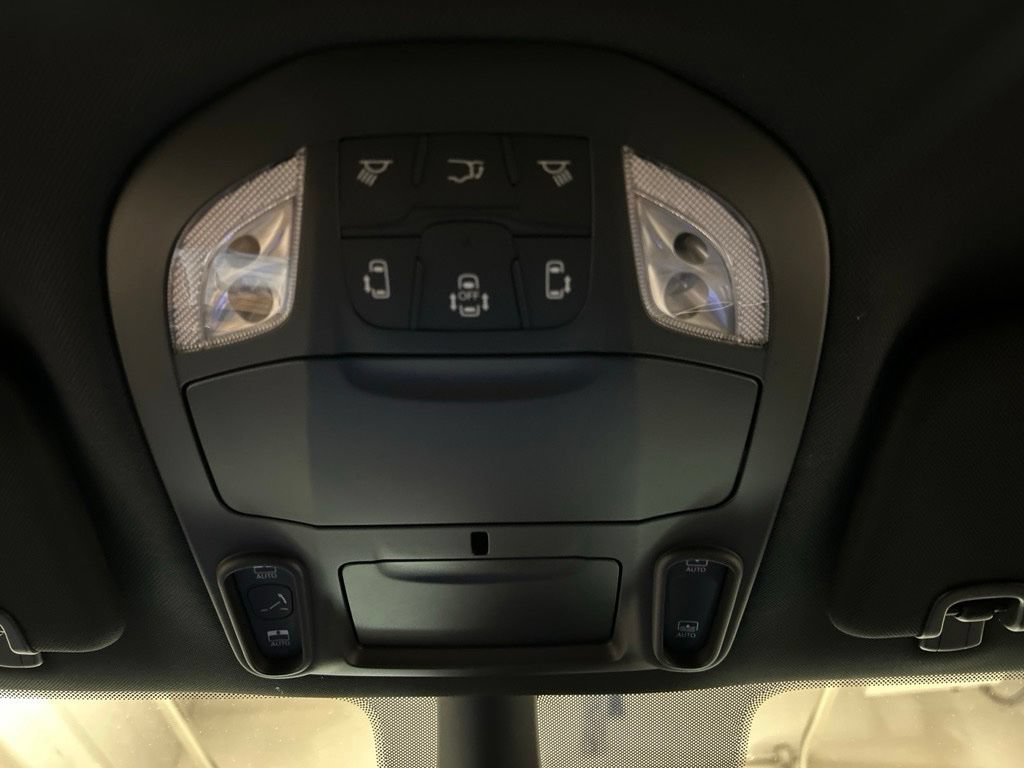 New 2027 Chrysler Pacifica Limited FWD image 24