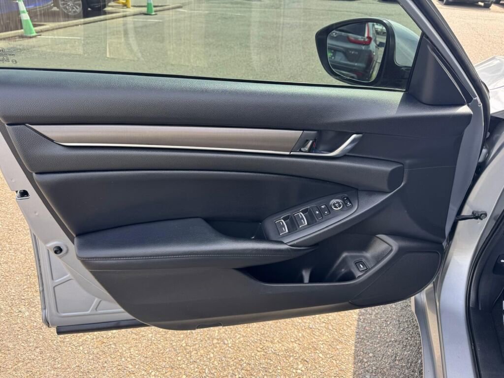Used 2018 Honda Accord LX image 18