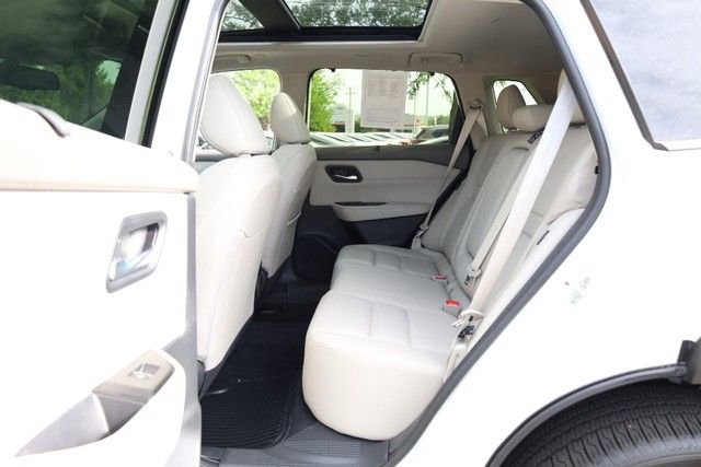 Certified 2025 Nissan Rogue SL w/ Tech Package FWD image 24