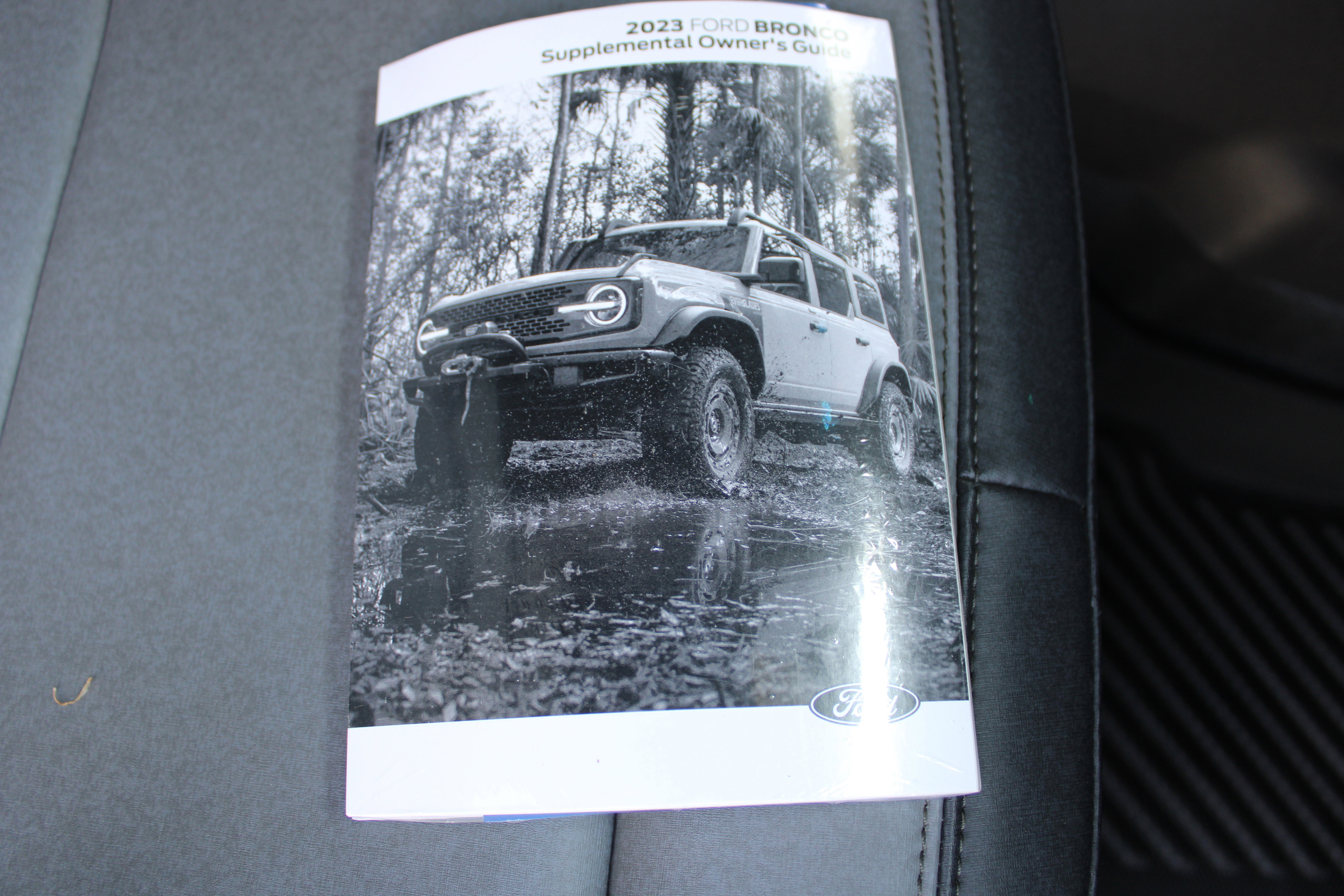 Used 2023 Ford Bronco Everglades image 29