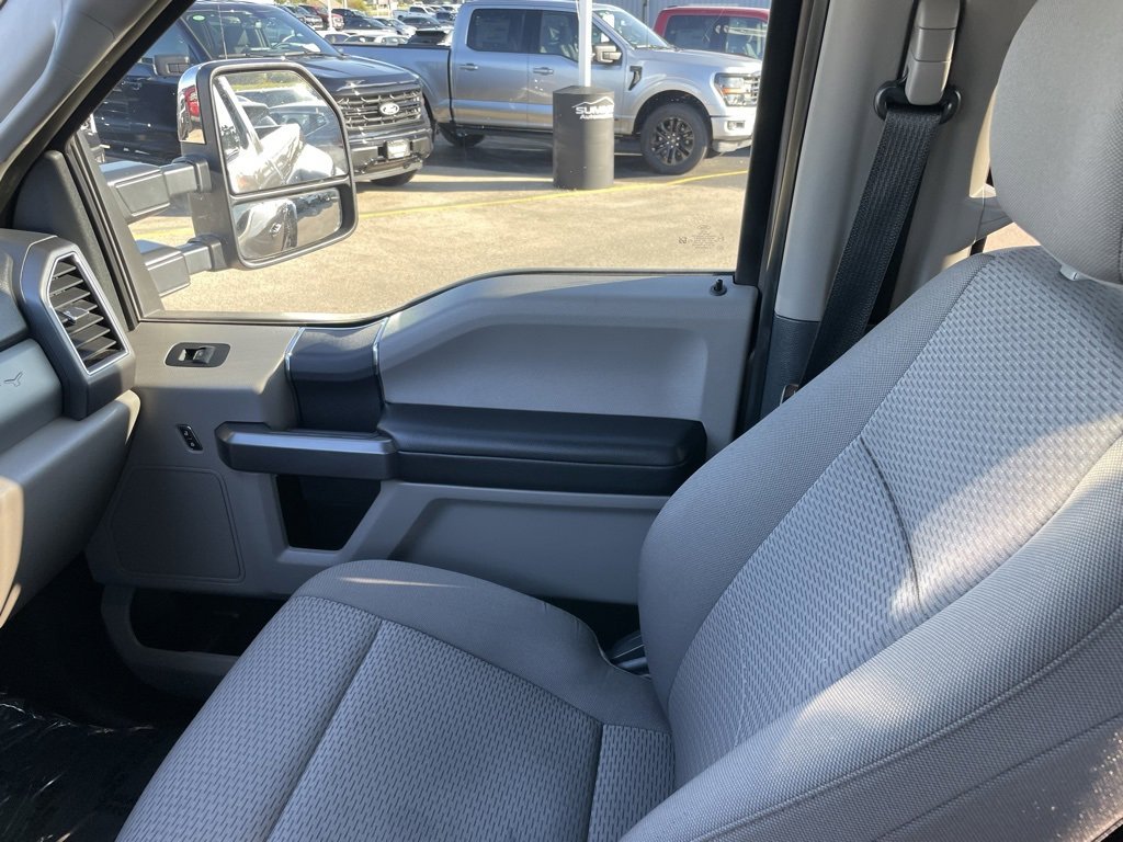 Used 2022 Ford F350 XLT w/ FX4 Off-Road Package image 19