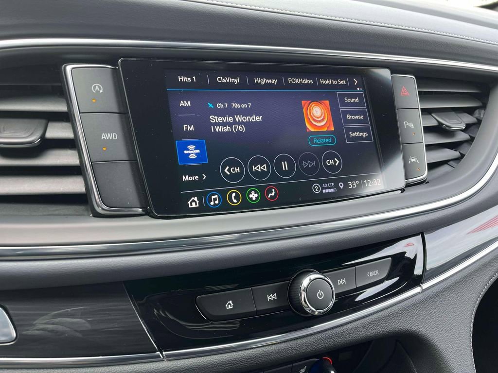 Used 2023 Buick Enclave Essence image 32