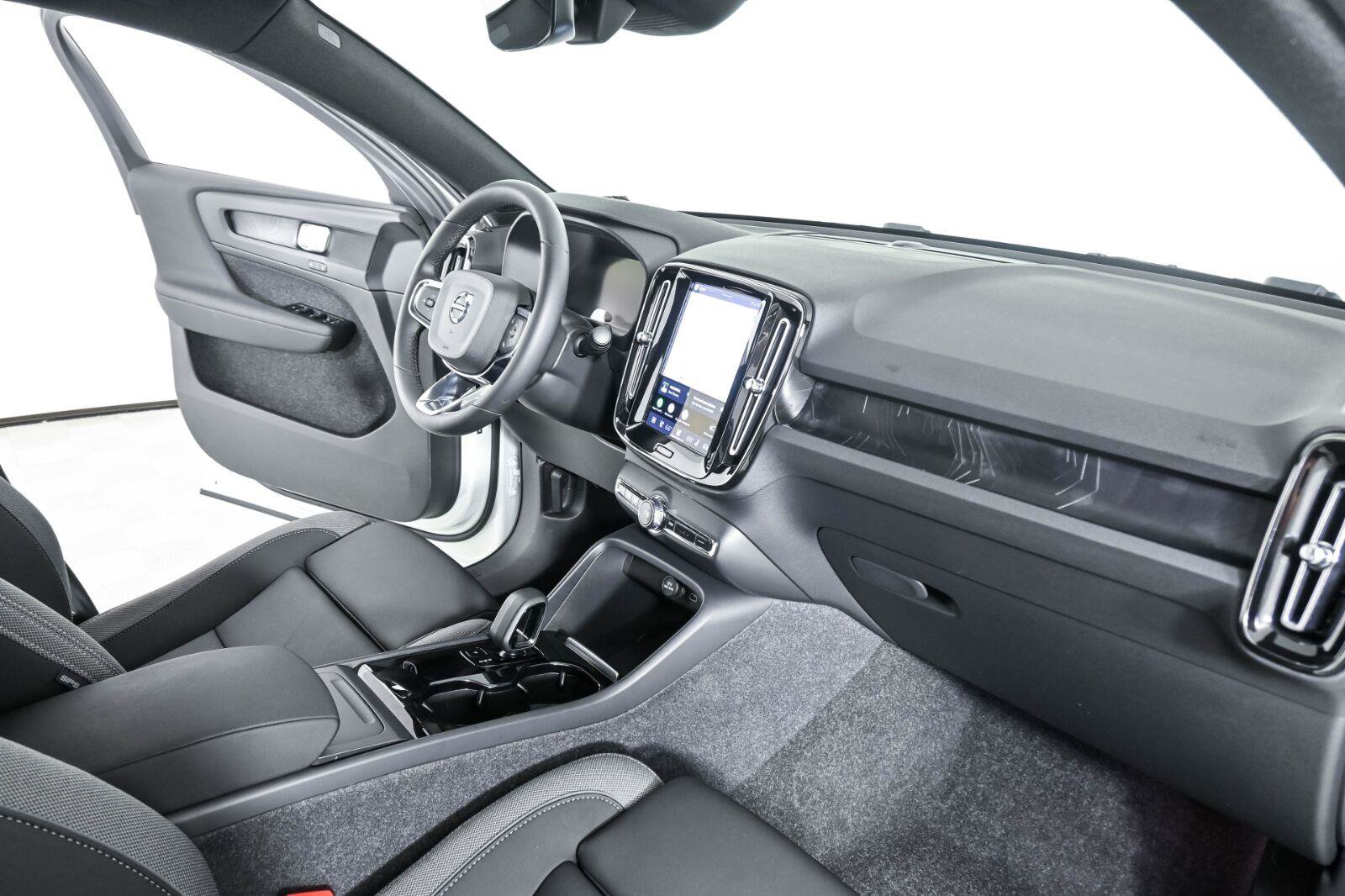 Certified 2024 Volvo C40 Recharge Core w/ Climate Package AWD/4WD image 23