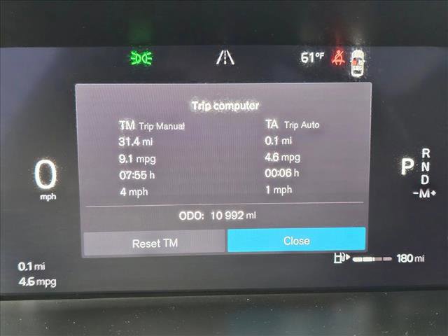 Used 2025 Volvo XC40 B5 Plus image 23