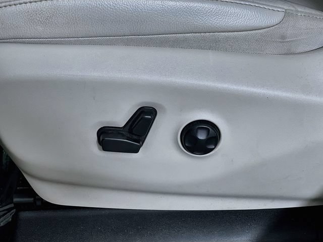 Used 2021 Chrysler Pacifica Touring-L FWD image 11