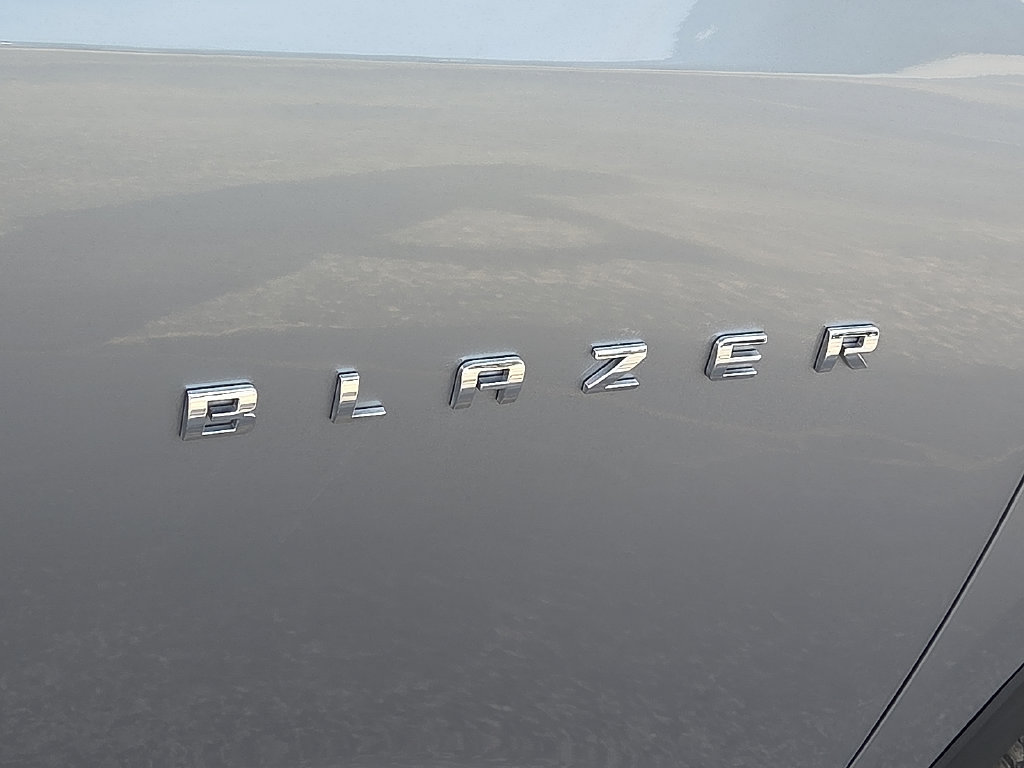 Used 2025 Chevrolet Blazer LT FWD image 11