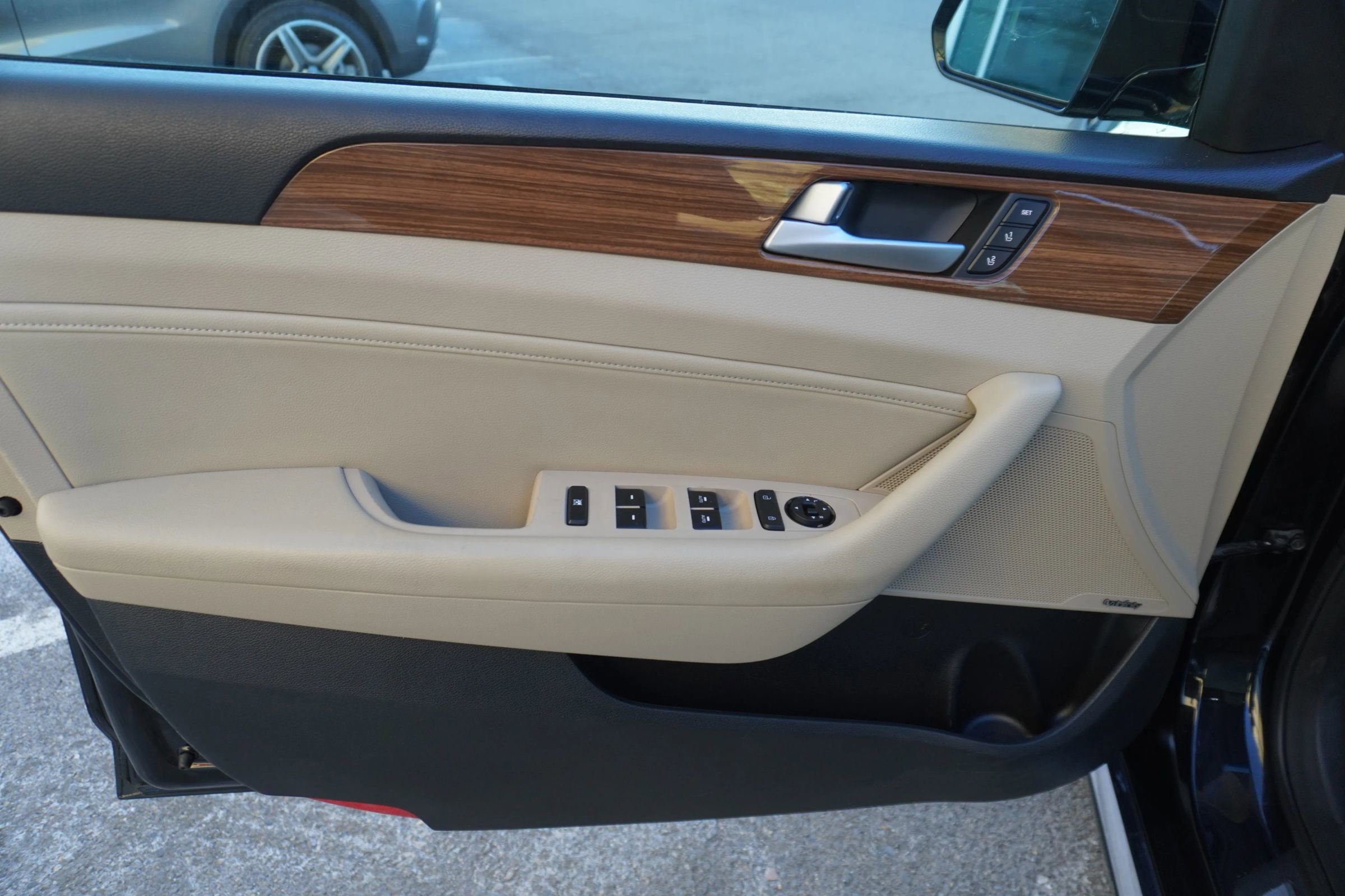 Used 2015 Hyundai Sonata Limited w/ Option Group 05 image 10