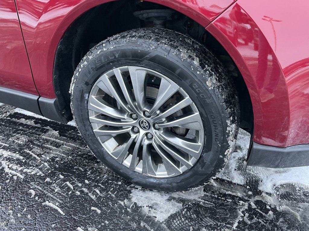 Used 2021 Toyota Venza XLE image 3