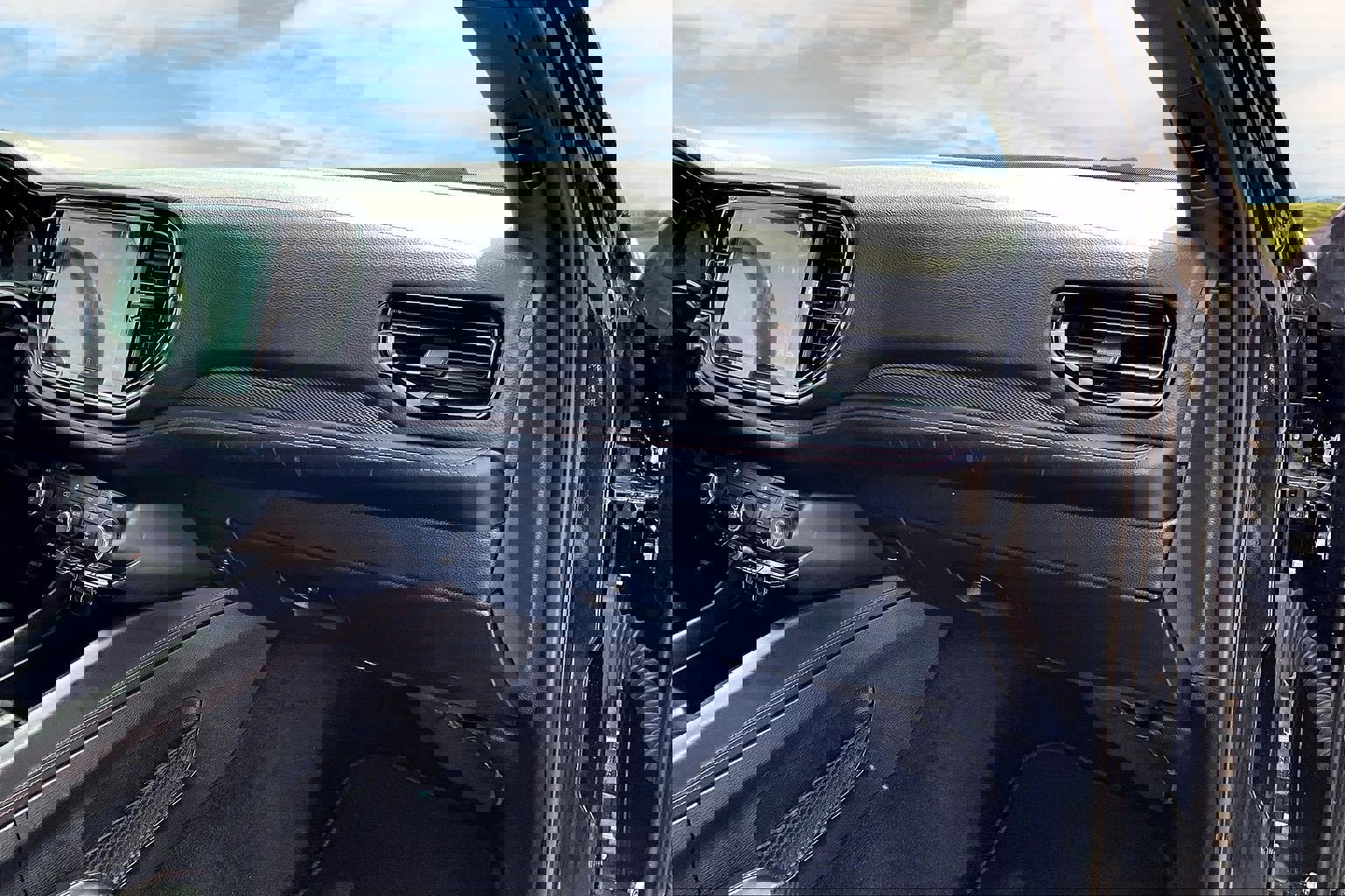 Used 2022 Dodge Durango R/T w/ Blacktop Package image 18