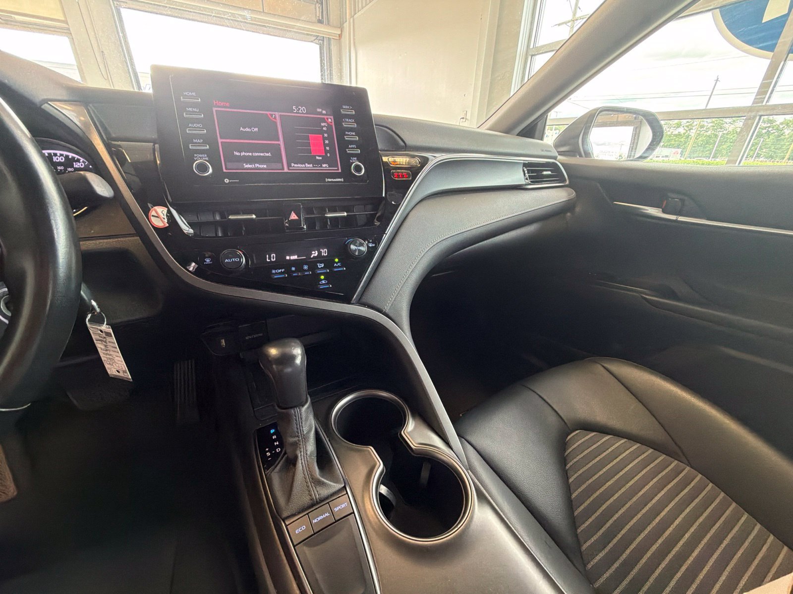 Used 2024 Toyota Camry SE FWD image 20