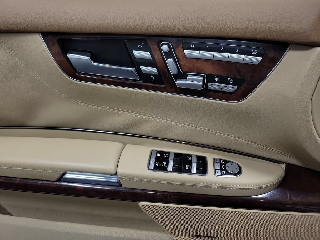 Used 2013 Mercedes-Benz CL 550 4MATIC image 28