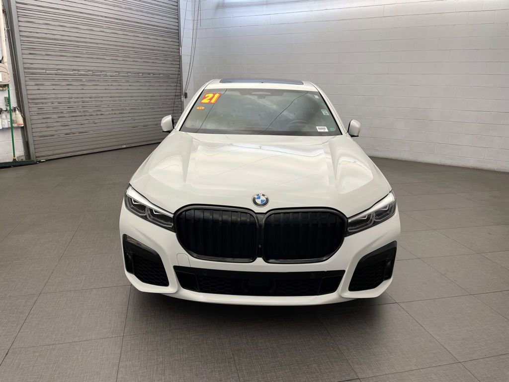 Used 2021 BMW 740i w/ M Sport Package RWD image 9