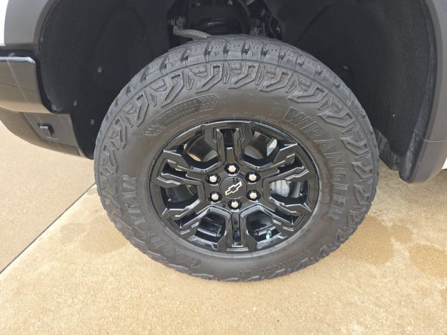 Used 2024 Chevrolet Silverado 1500 ZR2 w/ Technology Package AWD/4WD image 30