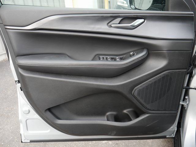 New 2025 Jeep Grand Cherokee Altitude image 12