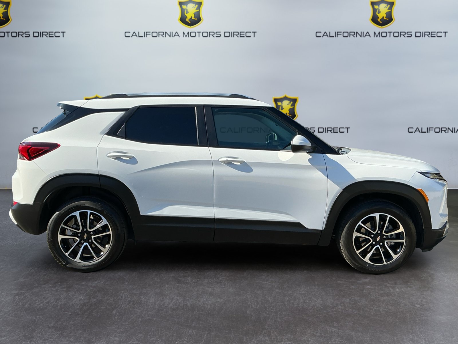 Used 2024 Chevrolet TrailBlazer LT w/ Driver Confidence Package FWD image 4