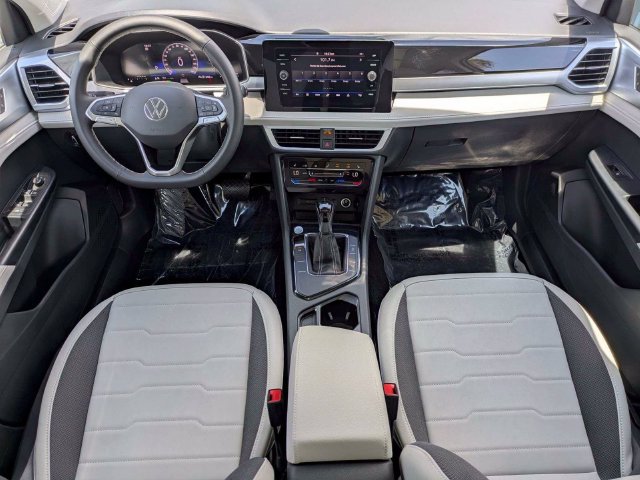 New 2026 Volkswagen Taos SE FWD image 15