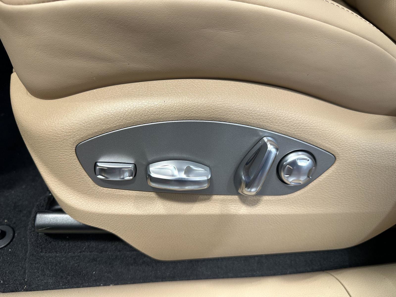 New 2026 Porsche Macan AWD/4WD image 19