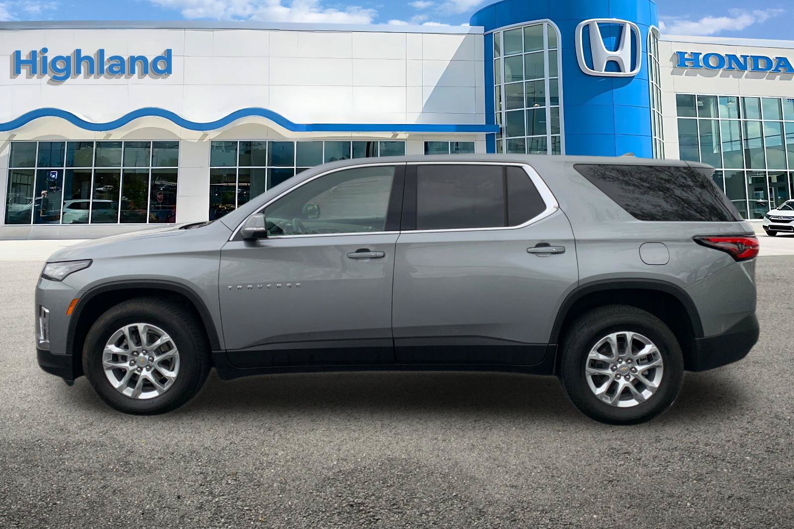 Used 2023 Chevrolet Traverse LS w/ Safety Package AWD/4WD image 2