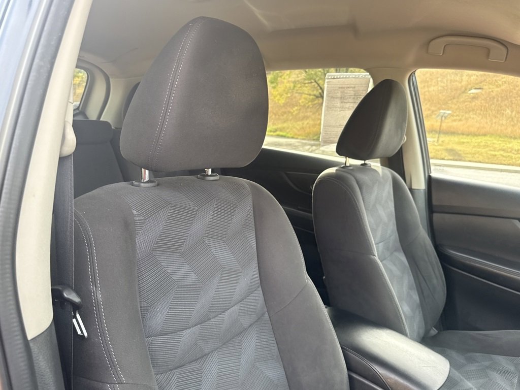 Used 2015 Nissan Rogue SV w/ SV Premium Package image 28