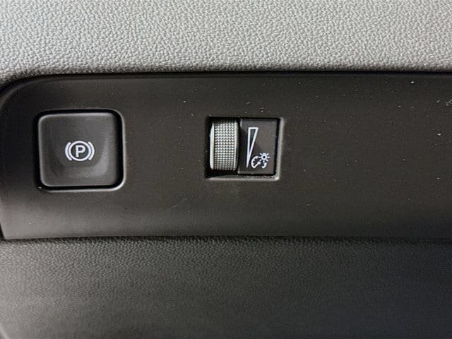 Used 2023 Buick Enclave Essence FWD image 10