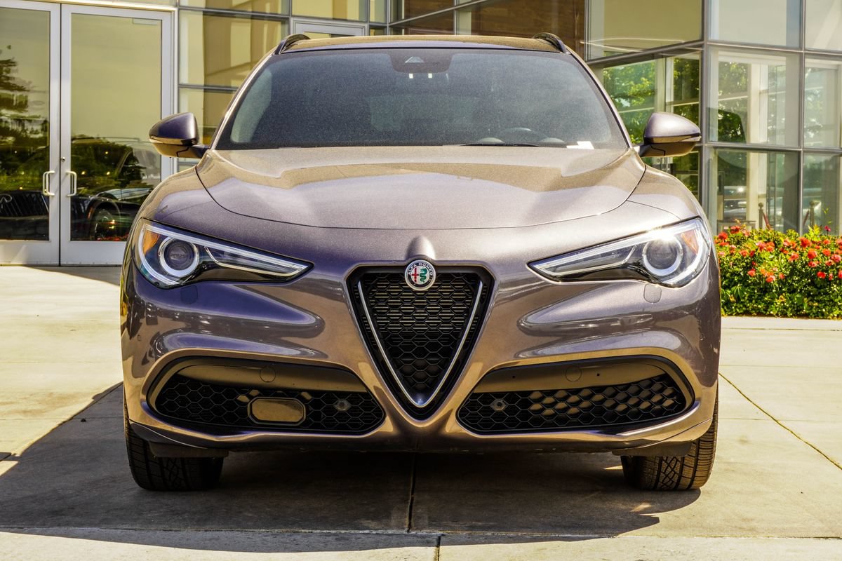 Used 2023 Alfa Romeo Stelvio Ti AWD/4WD image 7