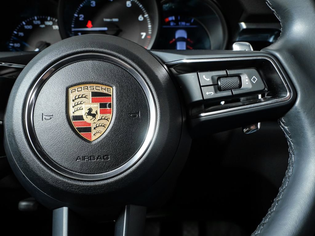 Certified 2024 Porsche Macan image 11