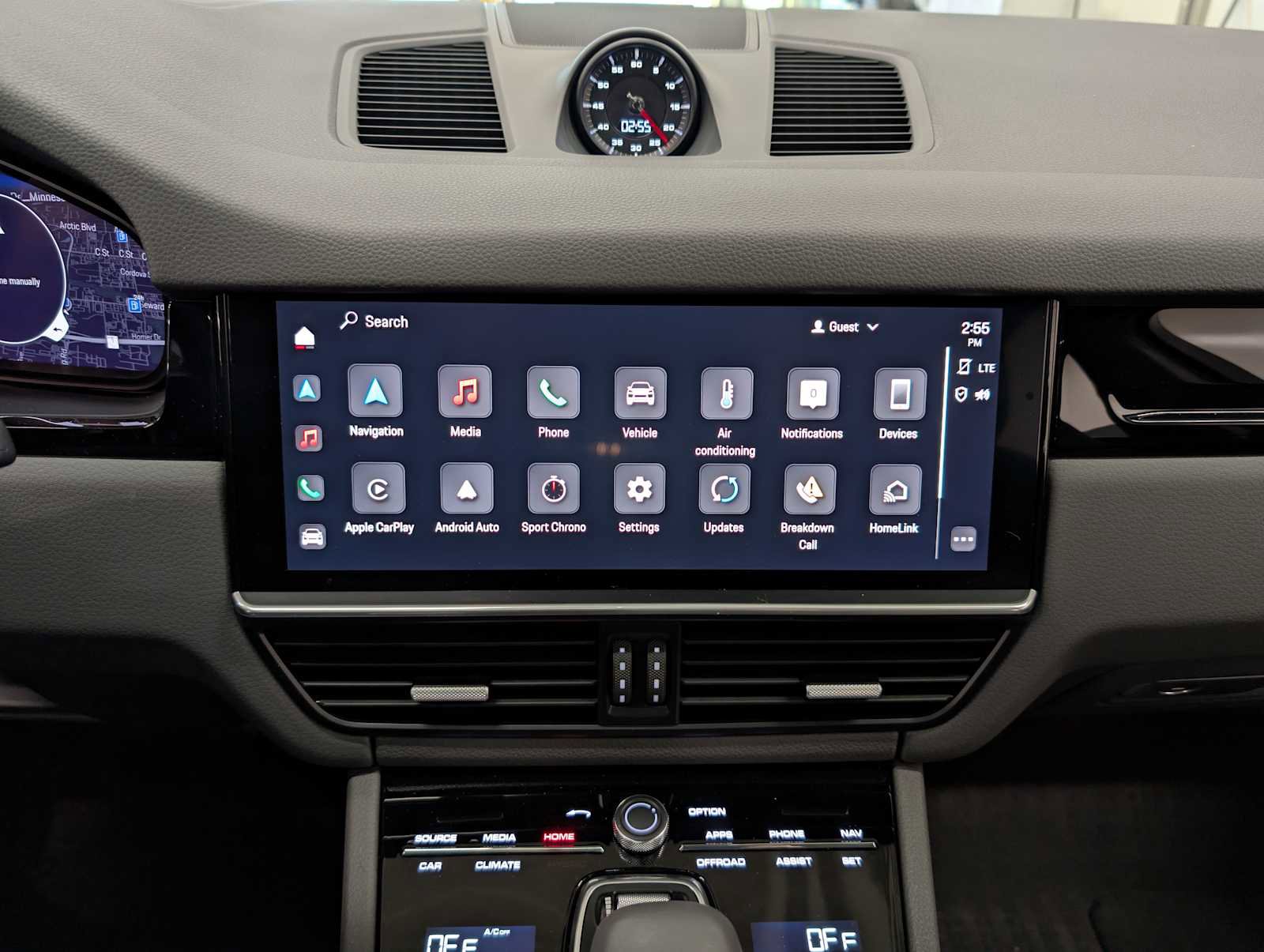 Used 2023 Porsche Cayenne Coupe image 29