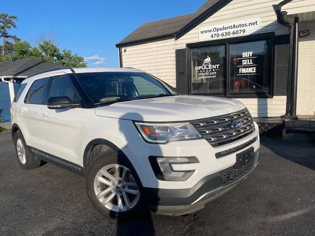 Used 2017 Ford Explorer XLT w/ Equipment Group 201A FWD image 1