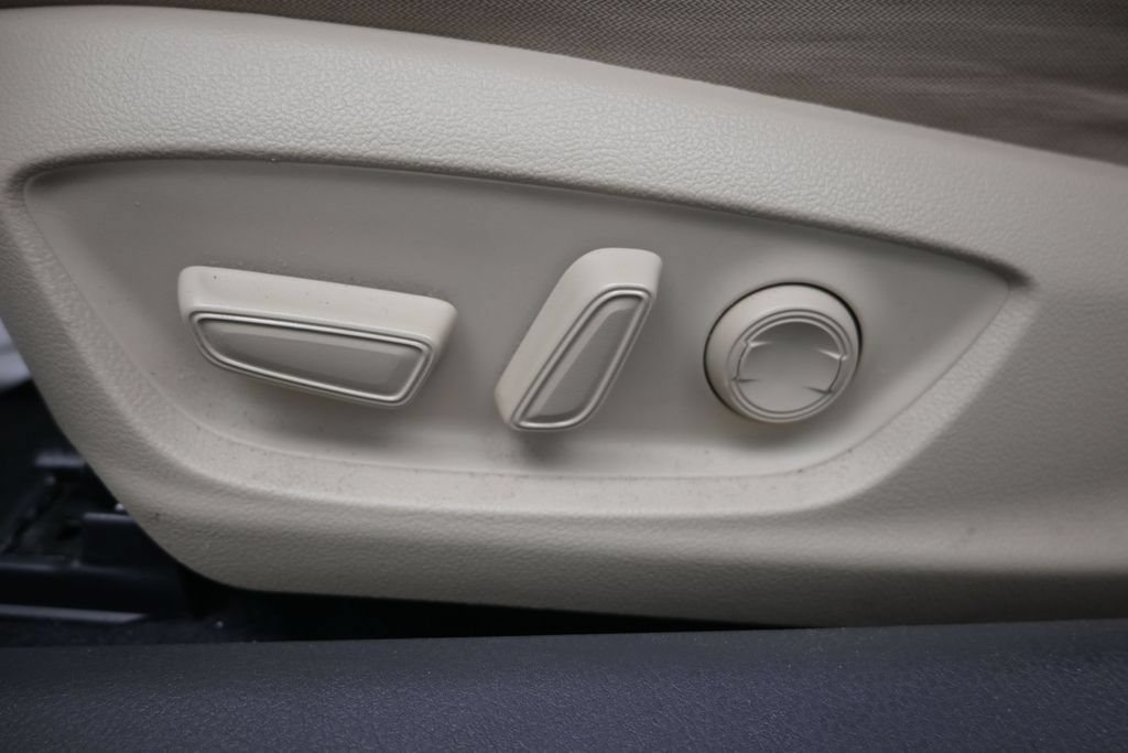 Used 2023 Toyota Camry LE FWD image 11