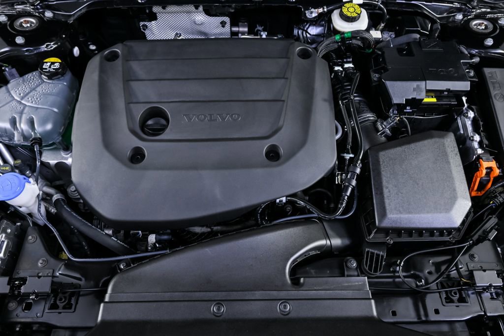 Certified 2025 Volvo XC40 B5 Plus image 35