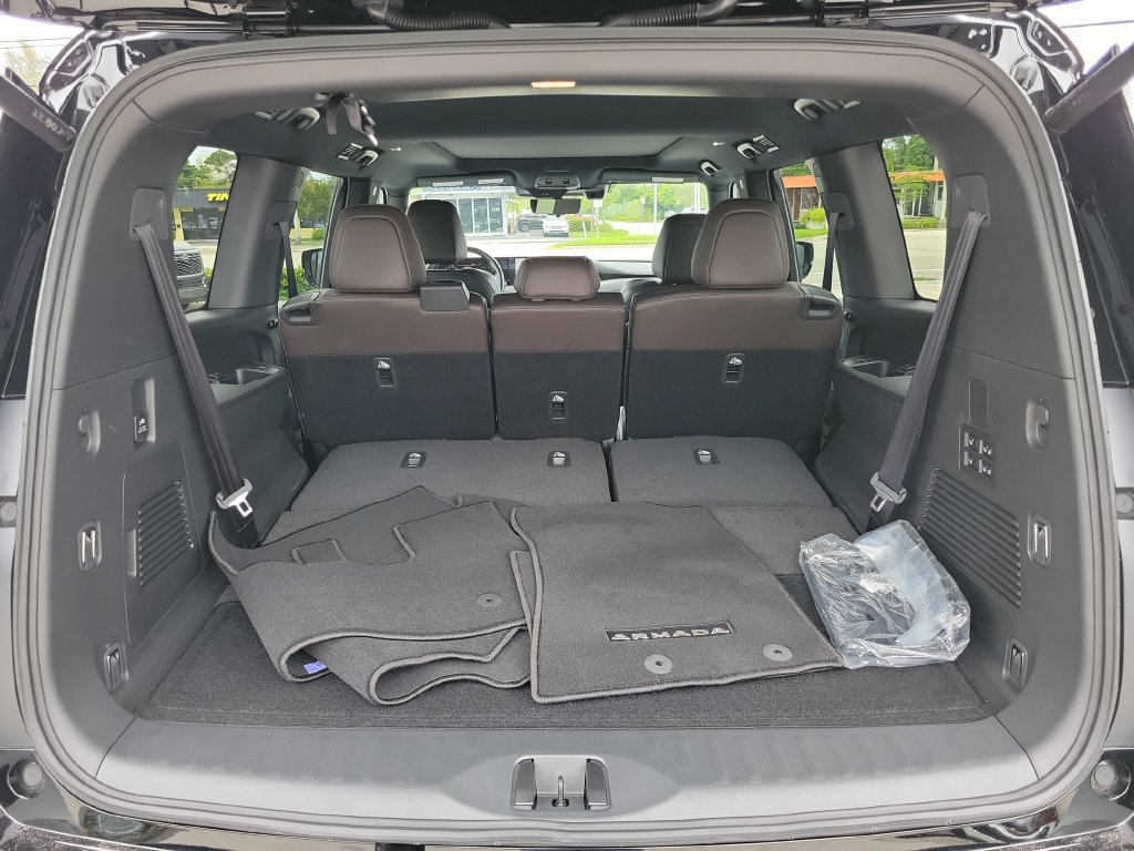 Certified 2025 Nissan Armada Platinum RWD image 17