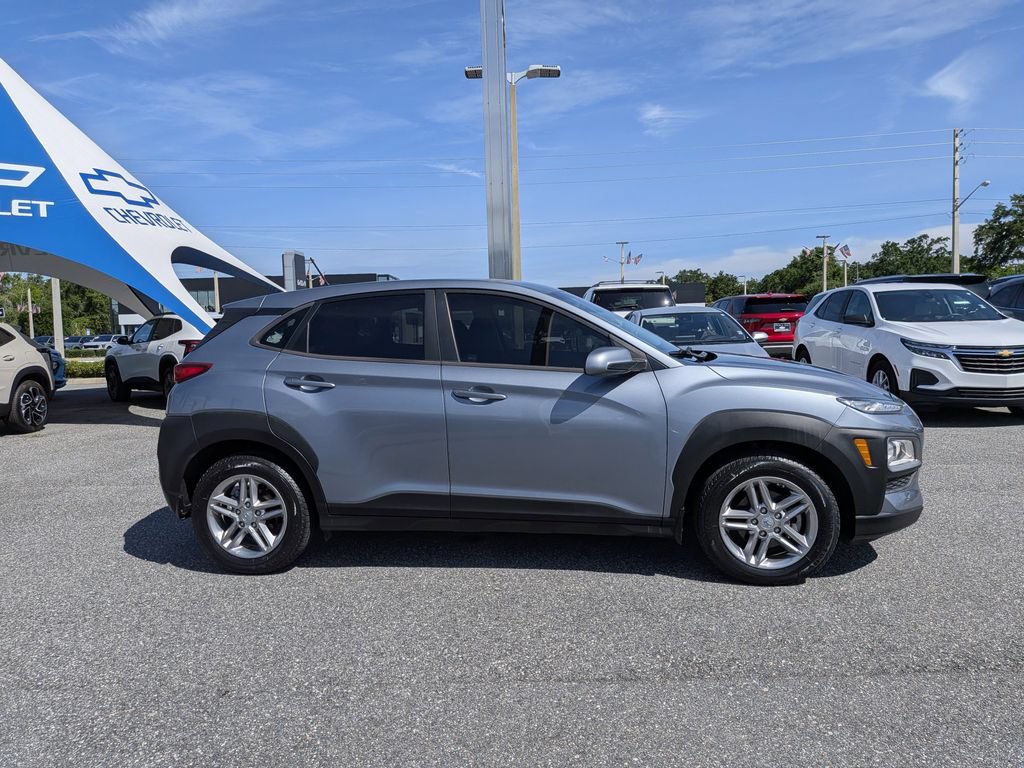 Used 2021 Hyundai Kona SE FWD image 2