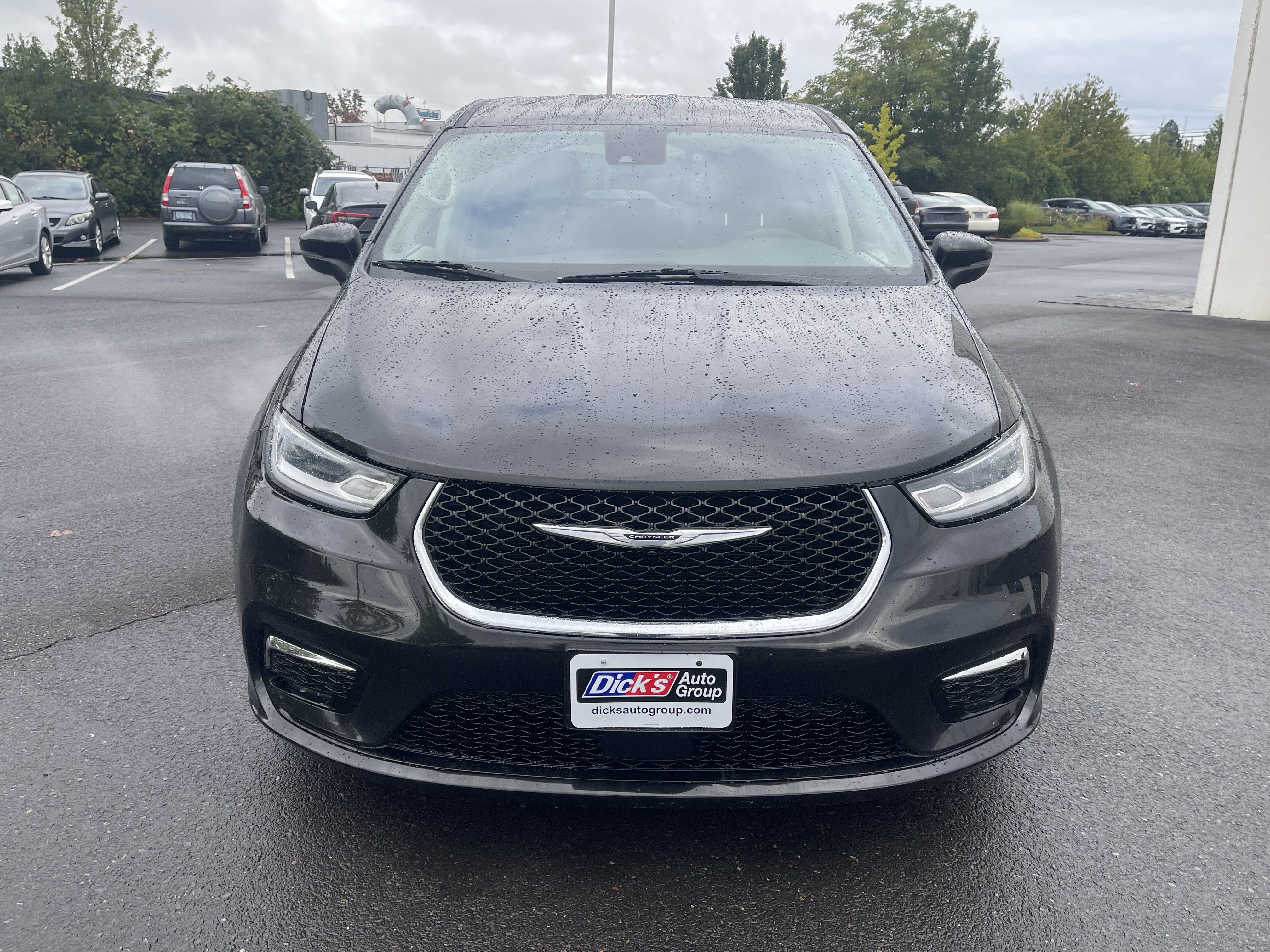 Used 2023 Chrysler Pacifica Touring-L FWD image 8