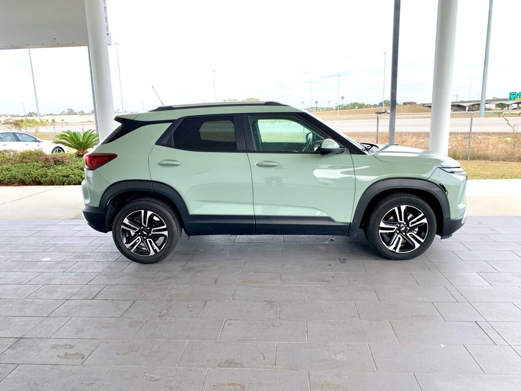 Used 2025 Chevrolet TrailBlazer LT w/ Convenience Package image 4