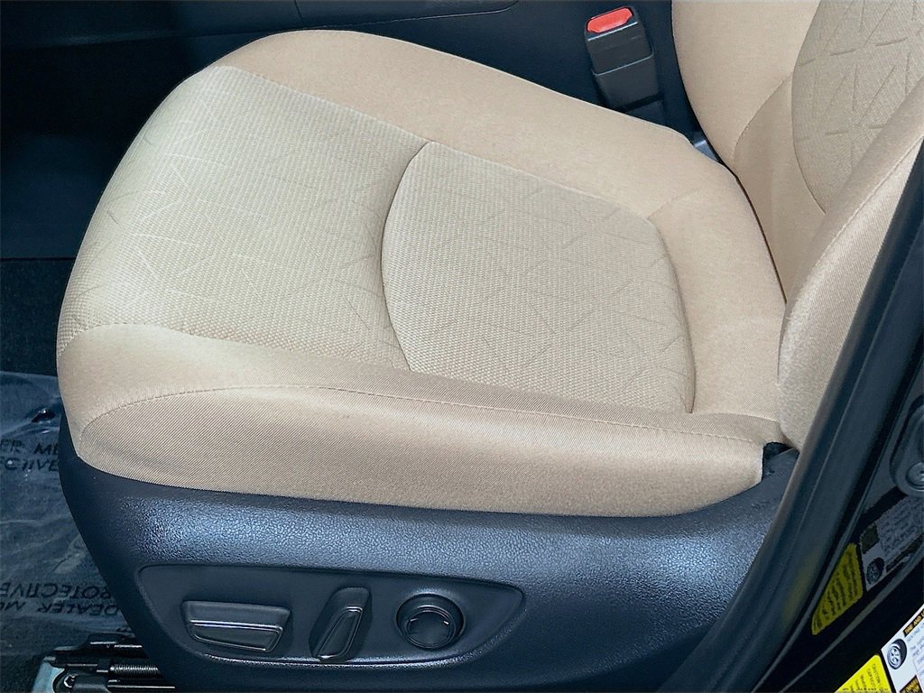 Used 2025 Toyota RAV4 XLE image 16