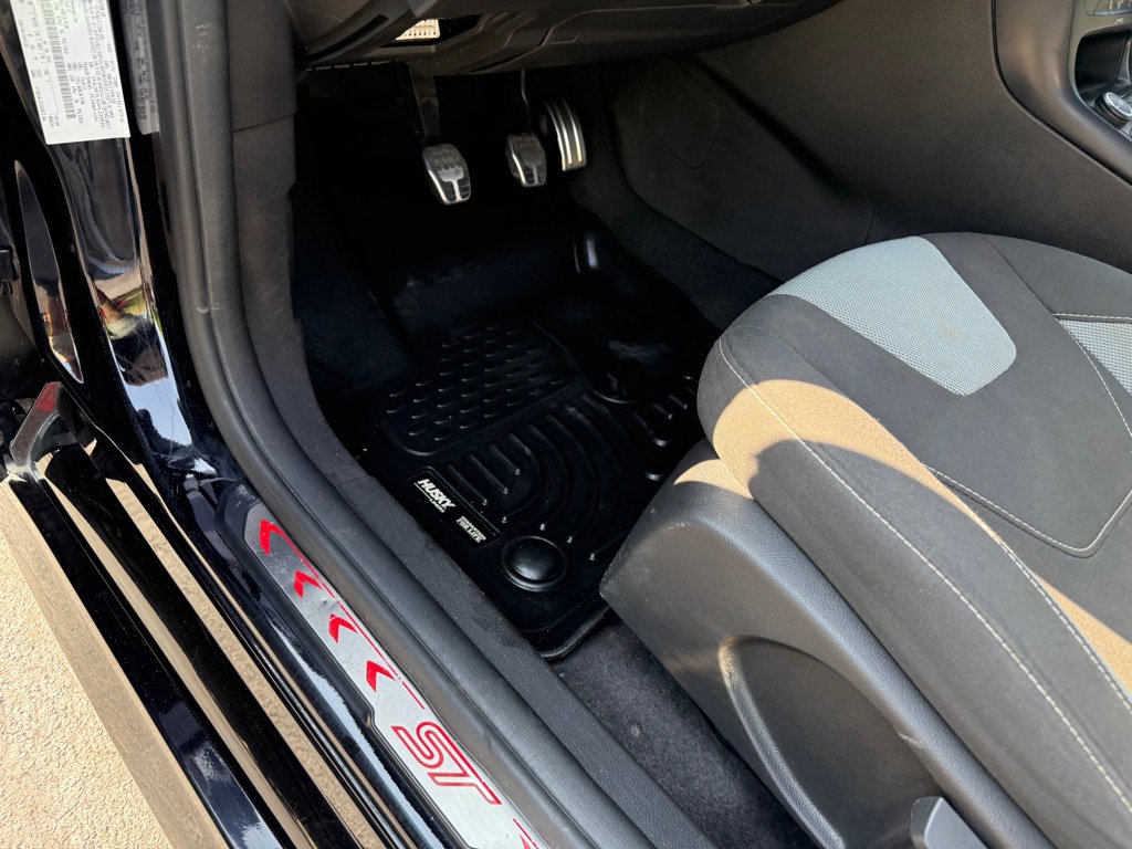 Used 2017 Ford Focus ST w/ Equipment Group 401A FWD image 52